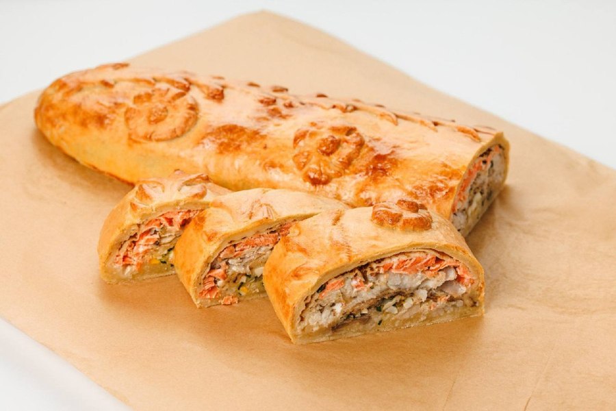 Кулебяка с форелью и судаком